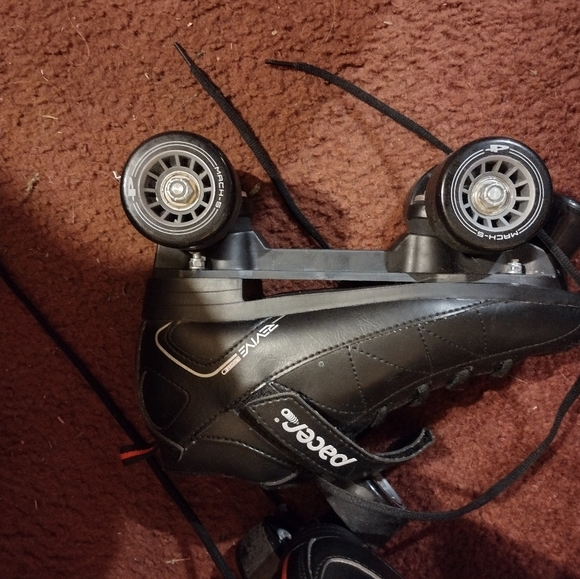 Skates - Picture 4 of 4